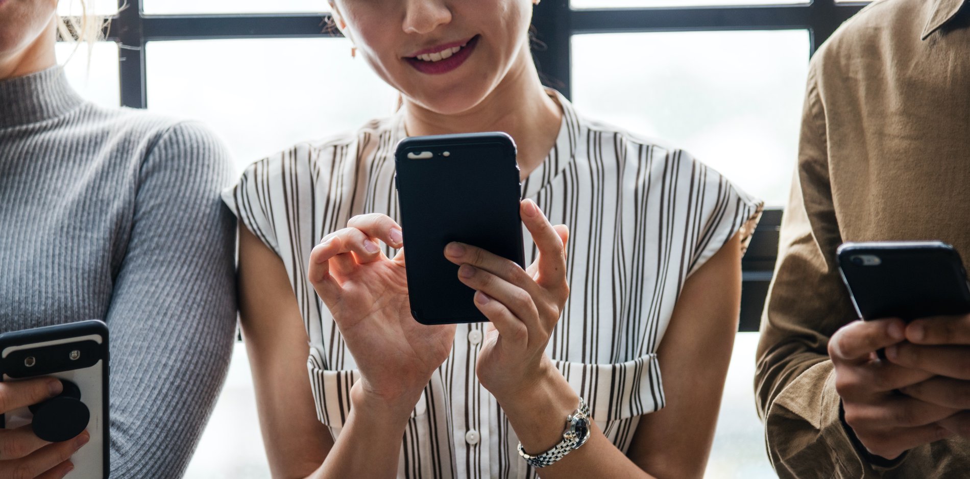 group-diverse-people-using-smartphones