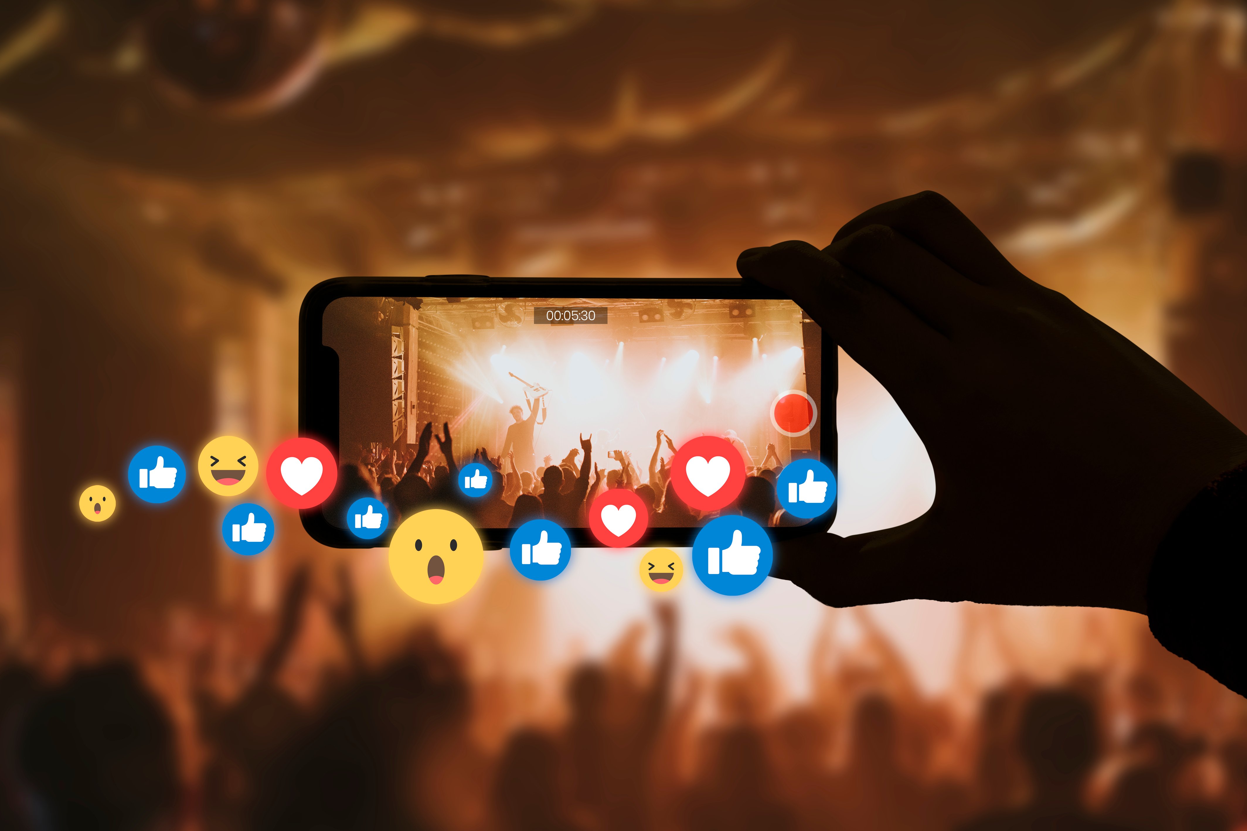 live-streaming-concert-online-social-media-with-audience-reactions